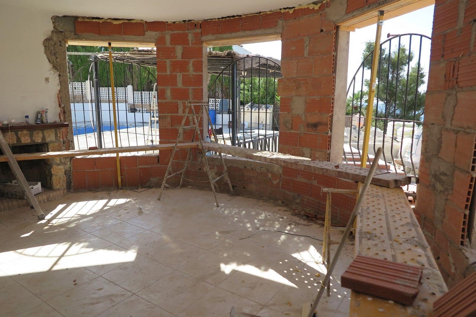 4 bedroom Villa for sale in El Campello with pool - € 880,000 (Ref: 9435963)