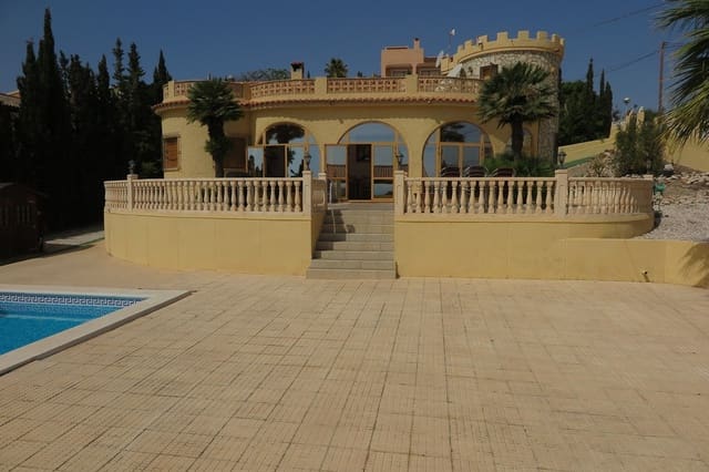 4 bedroom Villa for sale in El Campello with pool garage - € 650,000 (Ref: 9435964)