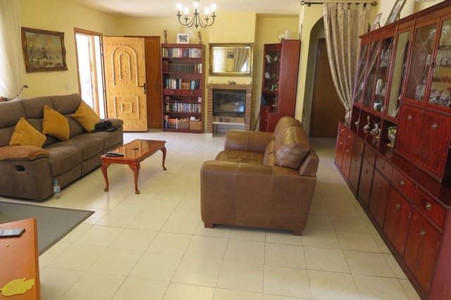 4 bedroom Villa for sale in El Campello with pool garage - € 650,000 (Ref: 9435964)