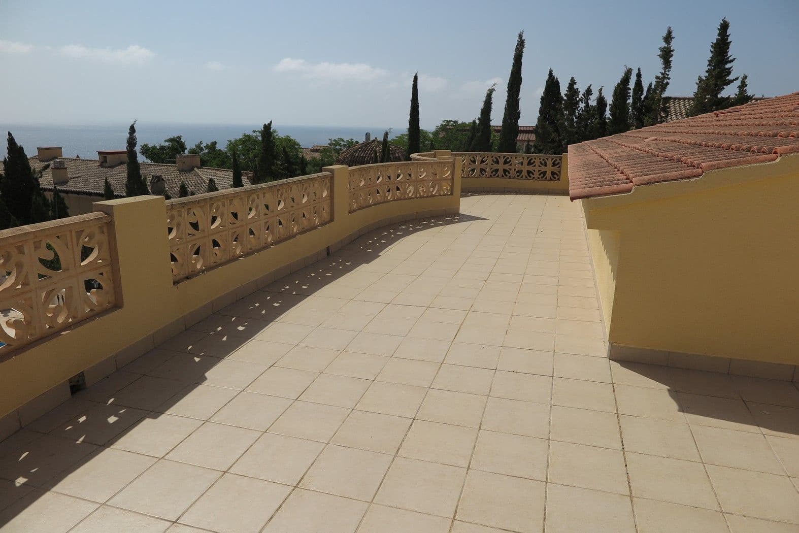 4 bedroom Villa for sale in El Campello with pool garage - € 650,000 (Ref: 9435964)