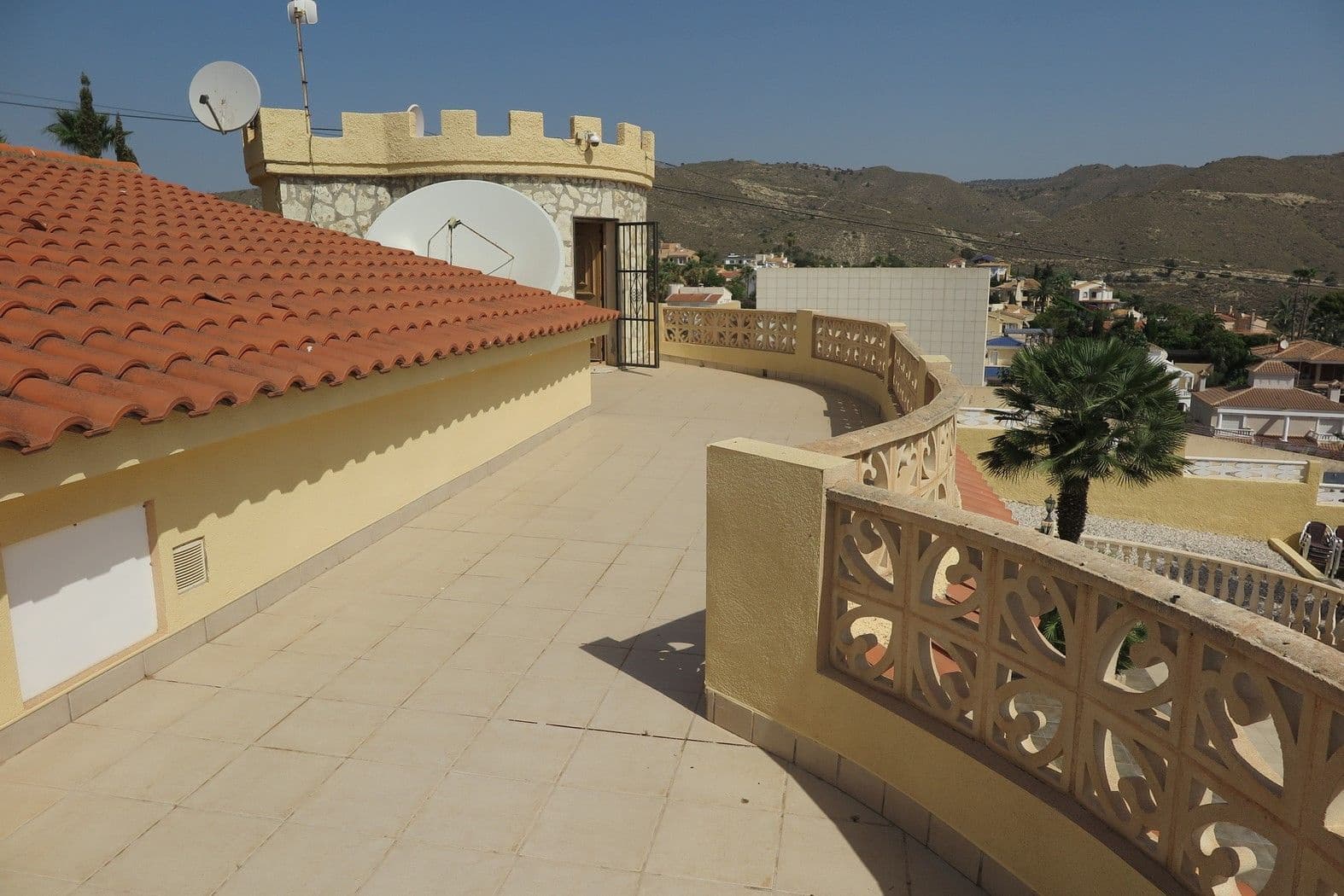 4 bedroom Villa for sale in El Campello with pool garage - € 650,000 (Ref: 9435964)