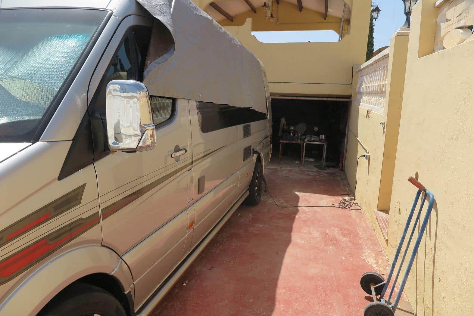 4 bedroom Villa for sale in El Campello with pool garage - € 650,000 (Ref: 9435964)