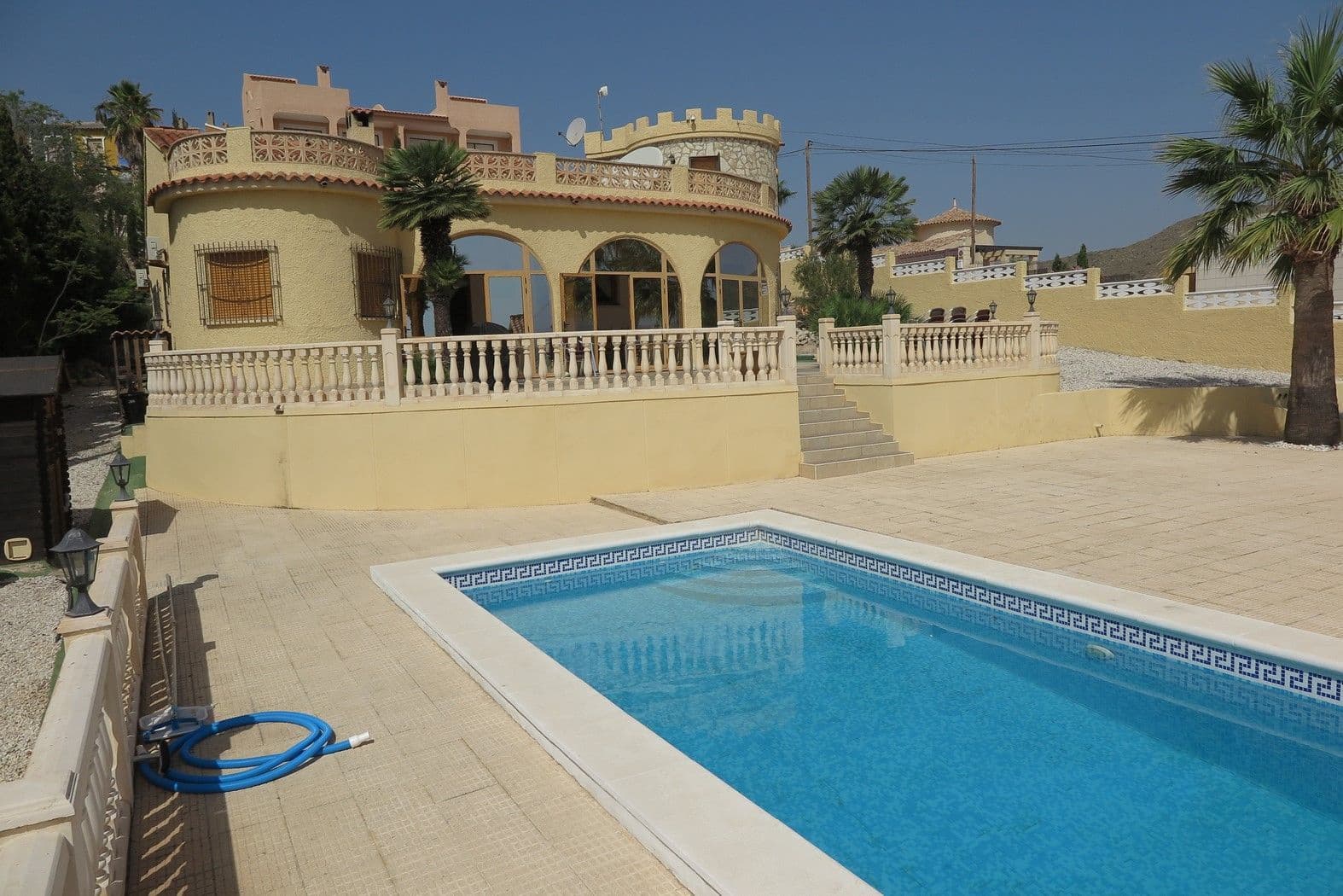 4 bedroom Villa for sale in El Campello with pool garage - € 650,000 (Ref: 9435964)