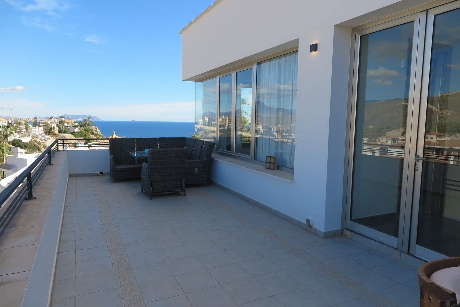 4 bedroom Villa for sale in El Campello with pool garage - € 849,000 (Ref: 9439577)