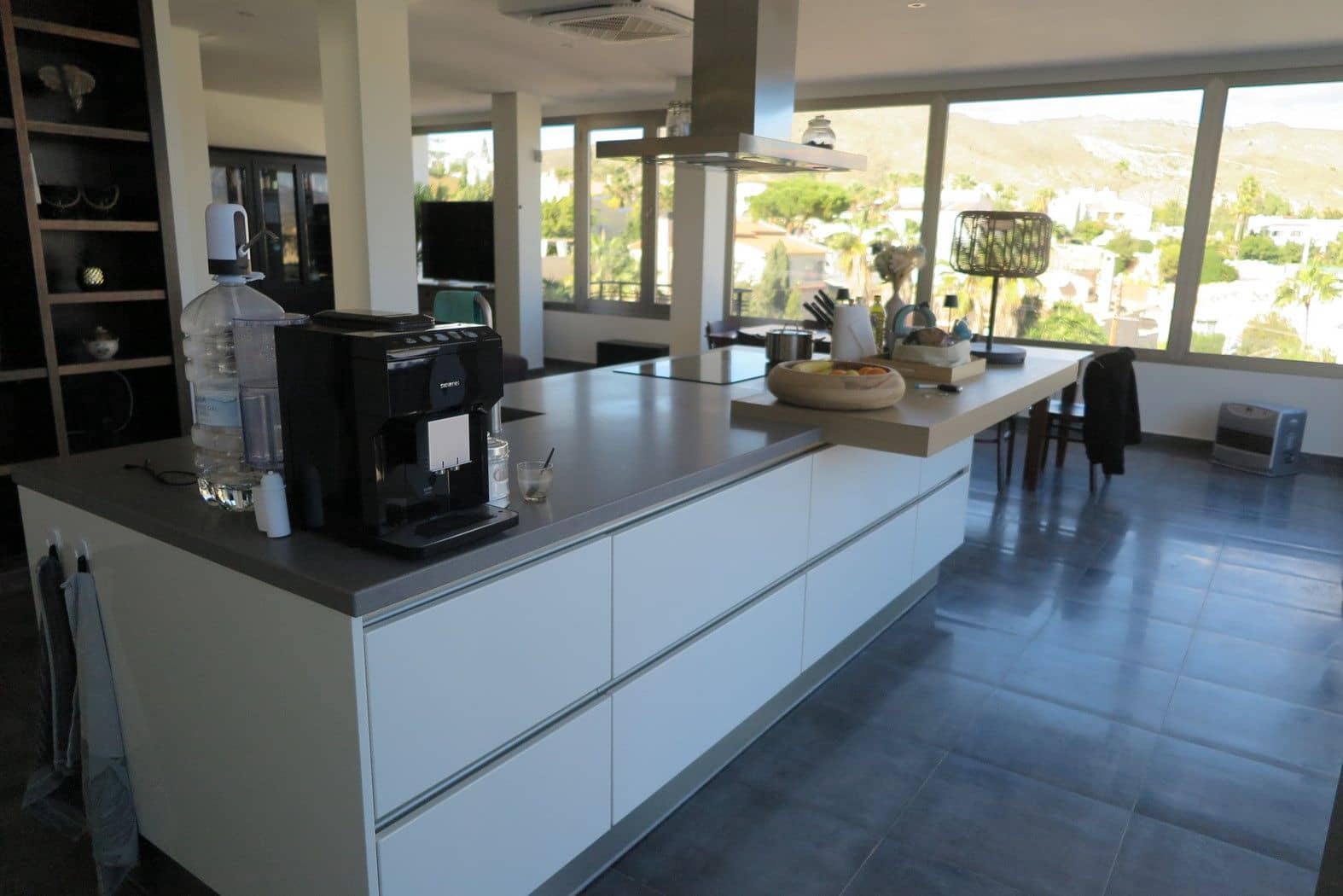 4 bedroom Villa for sale in El Campello with pool garage - € 849,000 (Ref: 9439577)