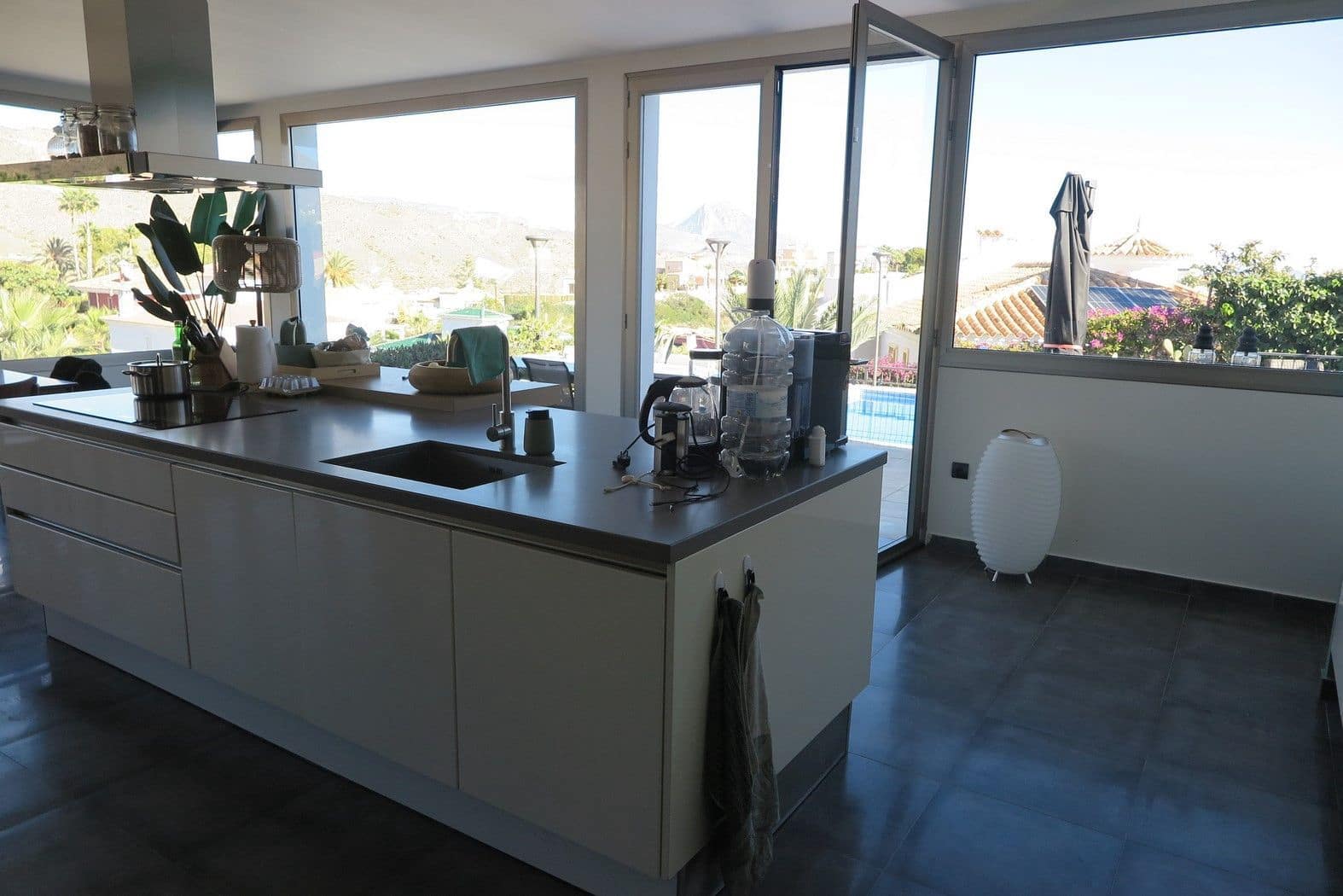 4 bedroom Villa for sale in El Campello with pool garage - € 849,000 (Ref: 9439577)