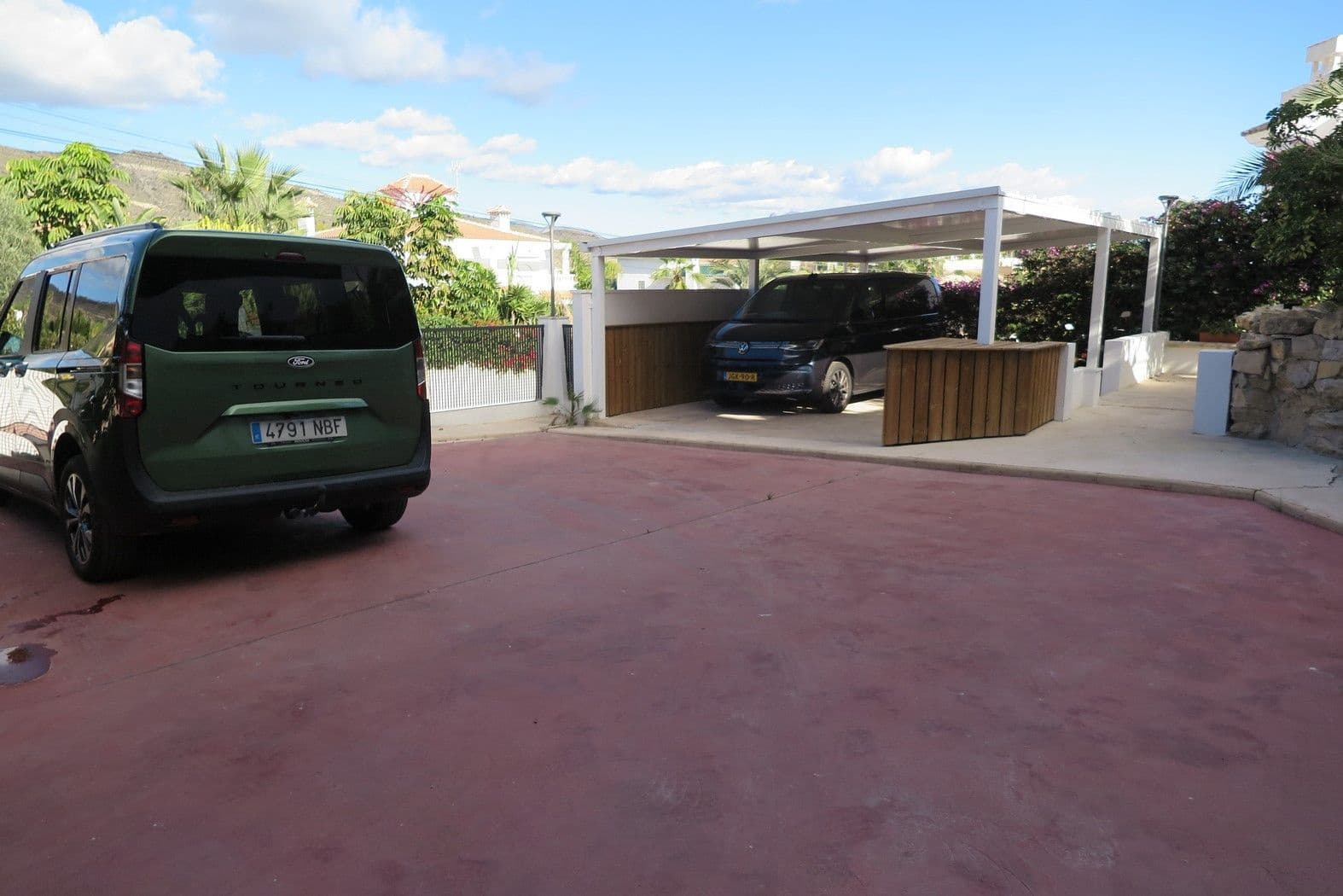 4 bedroom Villa for sale in El Campello with pool garage - € 849,000 (Ref: 9439577)