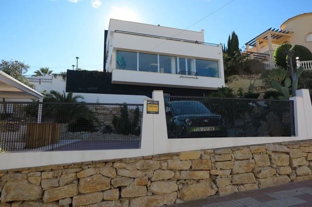 4 makuuhuone Huvila myytävänä paikassa El Campello mukana uima-altaan 
autotalli - 849 000 € (Ref: 9439577)