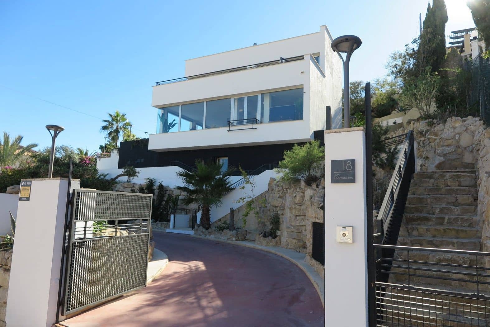 4 bedroom Villa for sale in El Campello with pool garage - € 849,000 (Ref: 9439577)