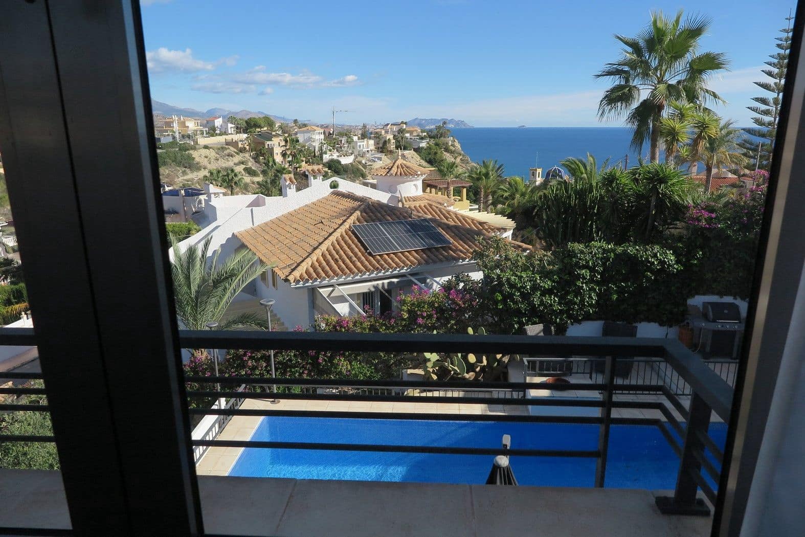 4 bedroom Villa for sale in El Campello with pool garage - € 849,000 (Ref: 9439577)