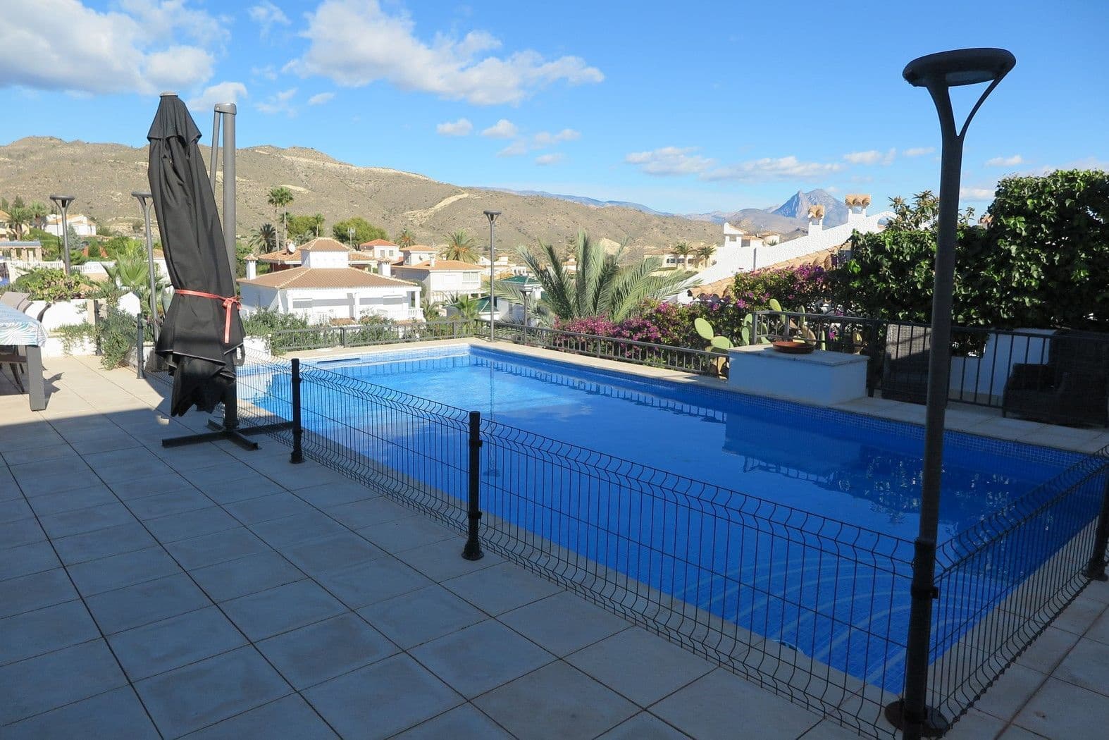 4 bedroom Villa for sale in El Campello with pool garage - € 849,000 (Ref: 9439577)