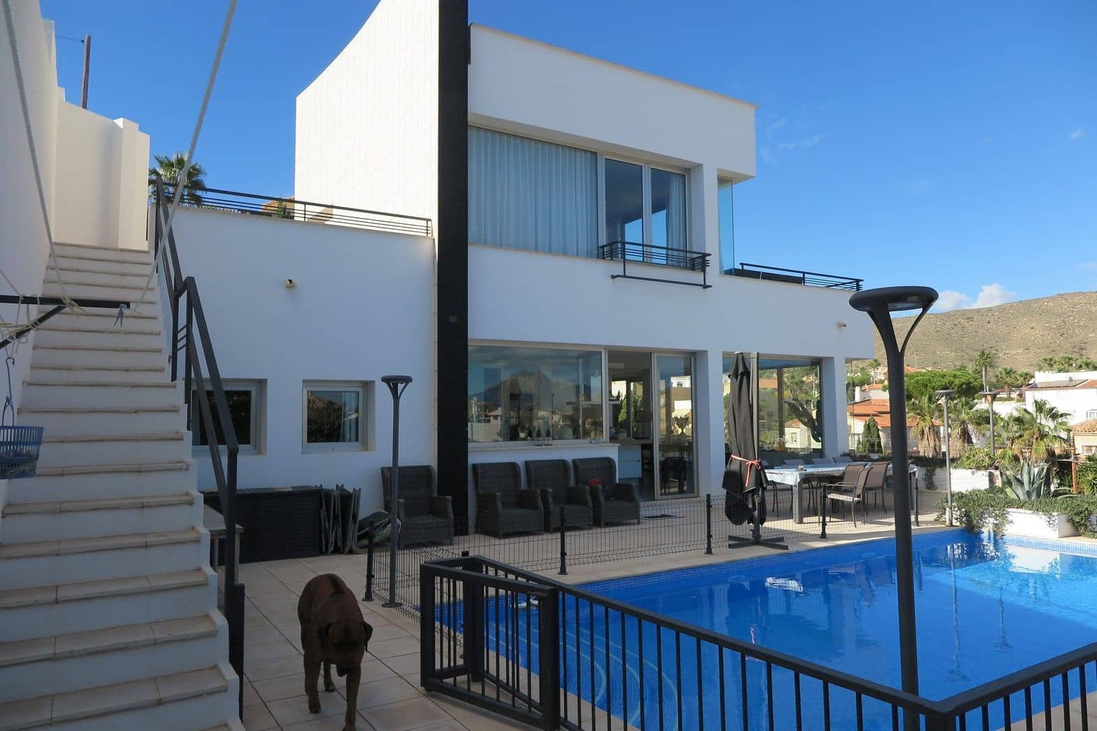 4 bedroom Villa for sale in El Campello with pool garage - € 849,000 (Ref: 9439577)