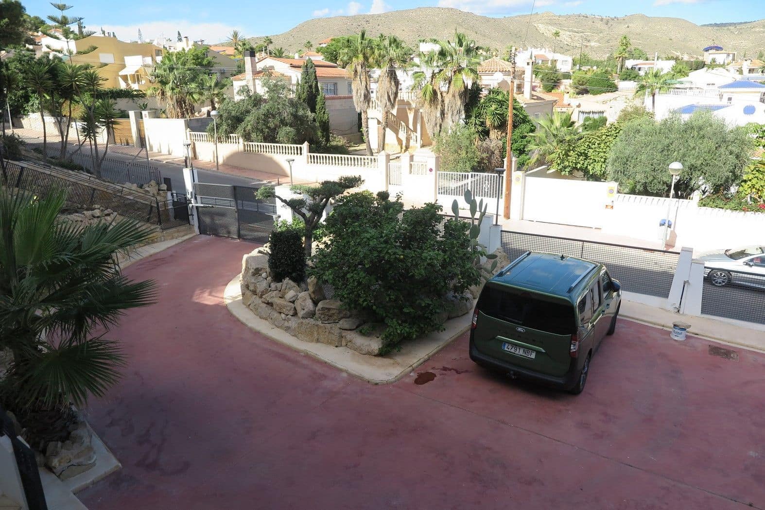 4 bedroom Villa for sale in El Campello with pool garage - € 849,000 (Ref: 9439577)