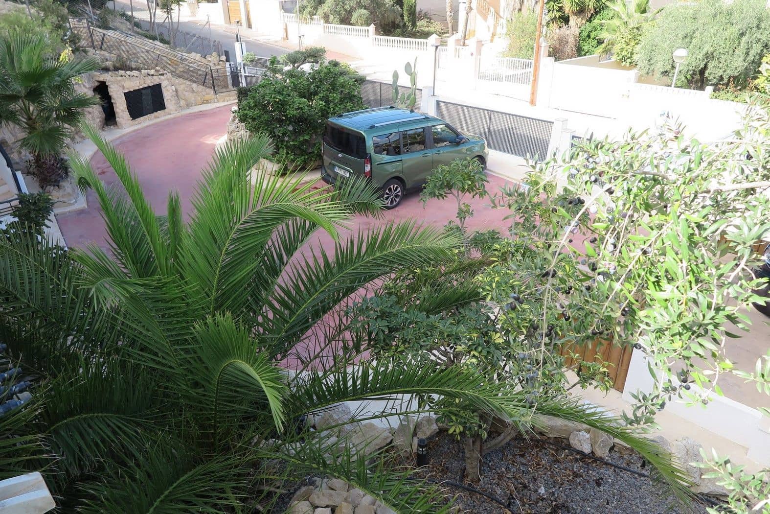 4 bedroom Villa for sale in El Campello with pool garage - € 849,000 (Ref: 9439577)