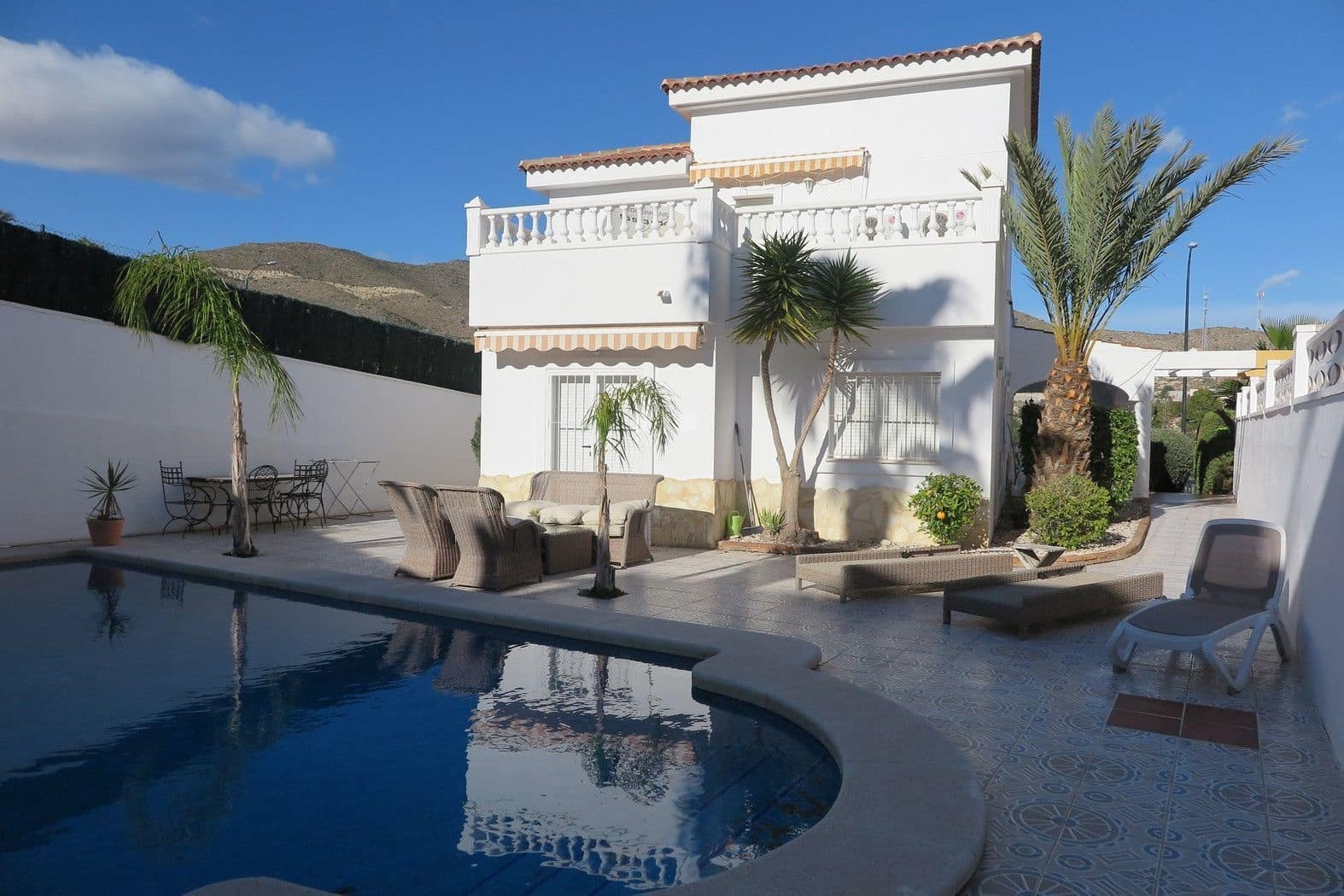 3 bedroom Villa for sale in El Campello with pool - € 499,000 (Ref: 9488217)