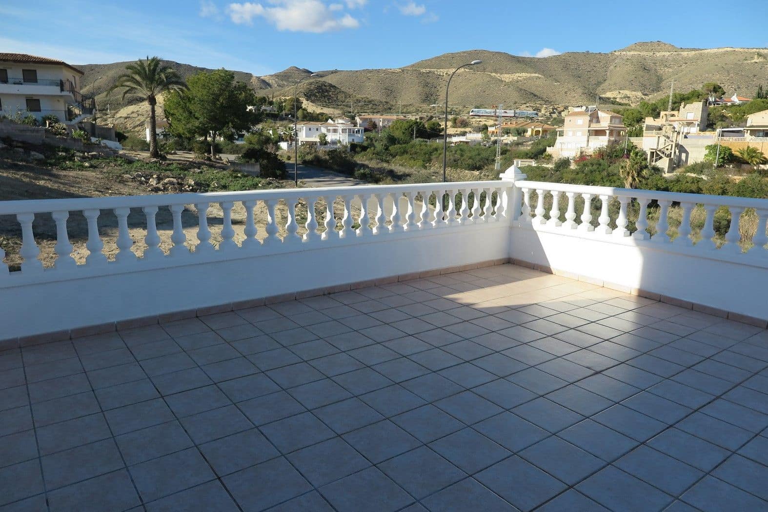 3 bedroom Villa for sale in El Campello with pool - € 499,000 (Ref: 9488217)