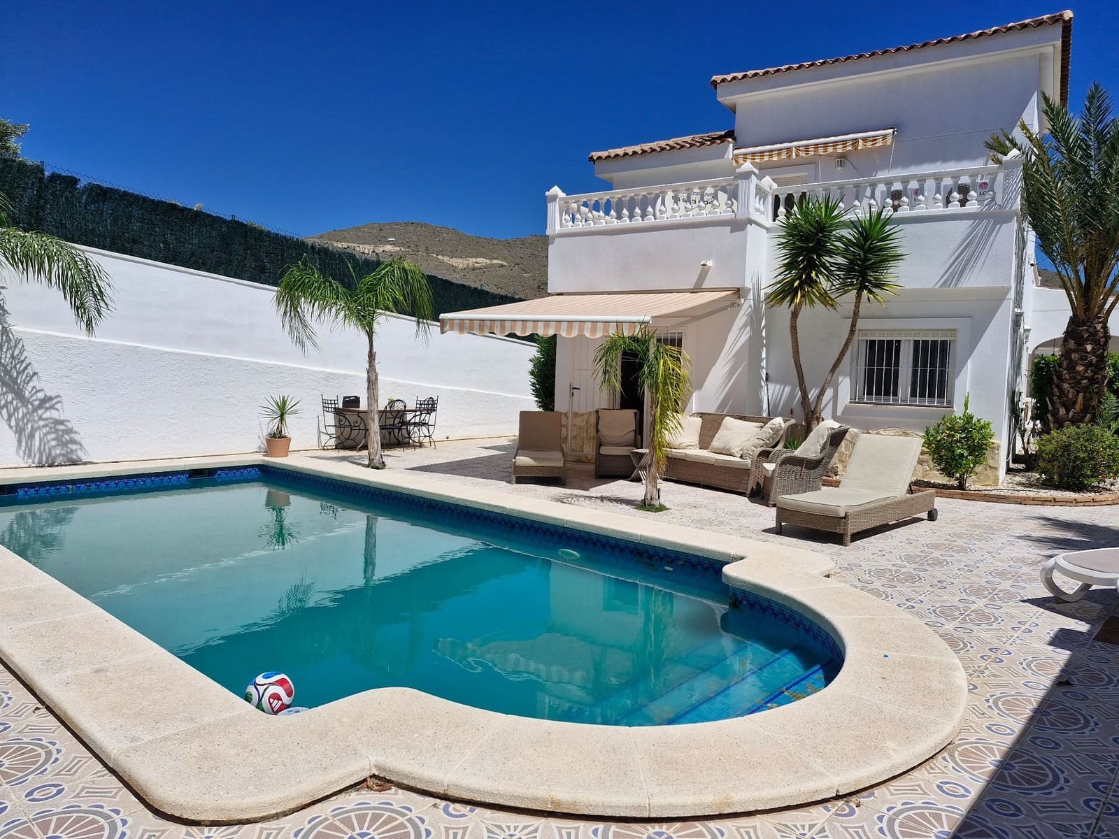 3 soveværelse Villa til salg i El Campello med swimmingpool - € 420.000 (Ref: 9488217)