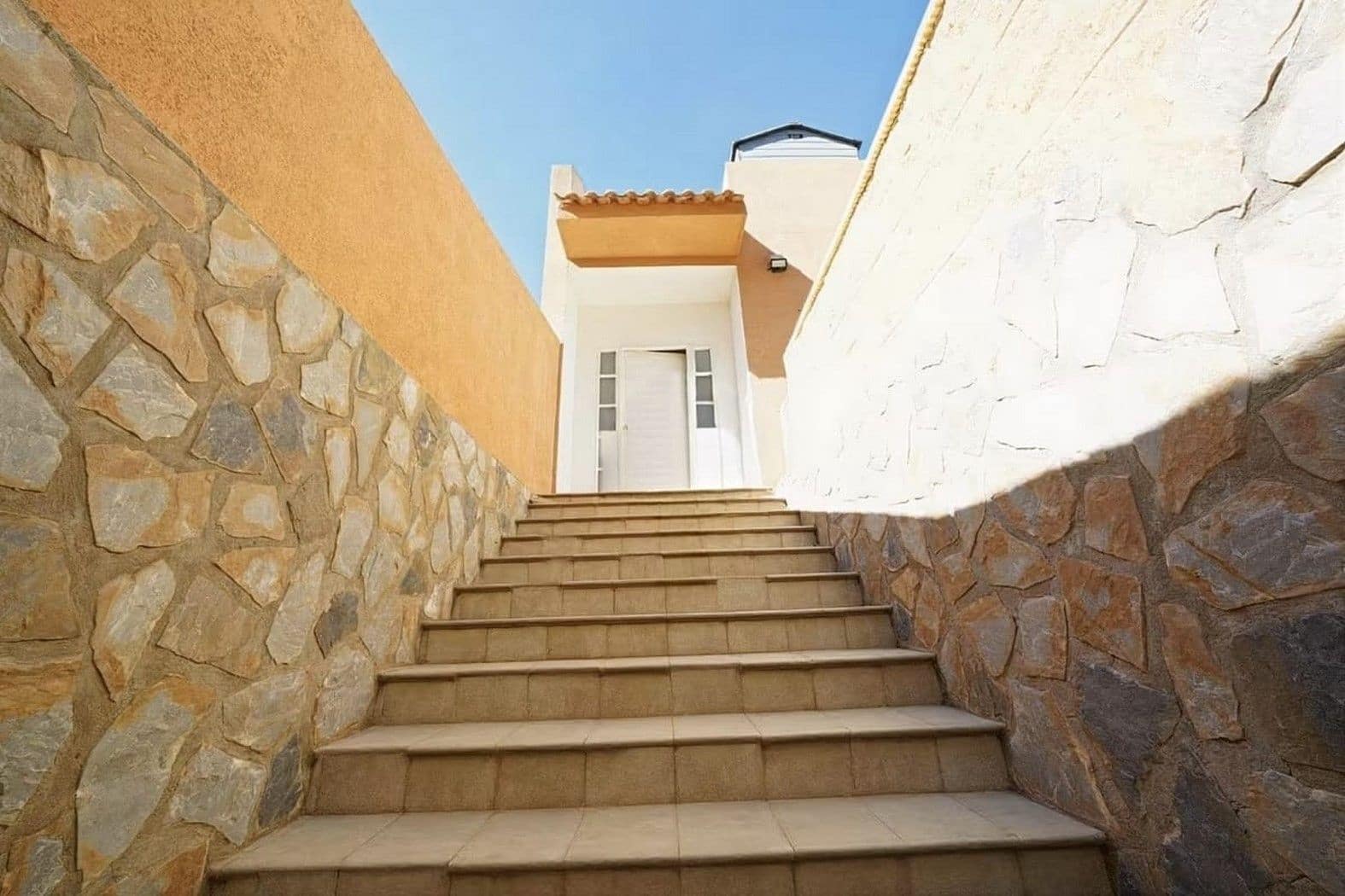 3 soveværelse Semi-Rækkehus til salg i El Campello med swimmingpool garage - € 449.000 (Ref: 9884188)
