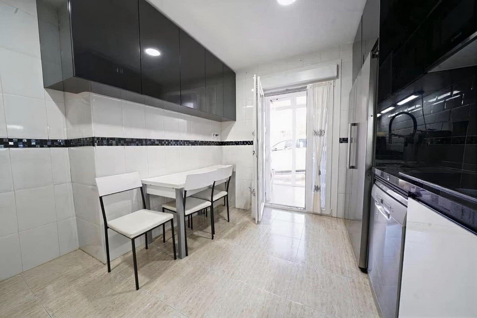 3 soveværelse Semi-Rækkehus til salg i El Campello med swimmingpool garage - € 449.000 (Ref: 9884188)