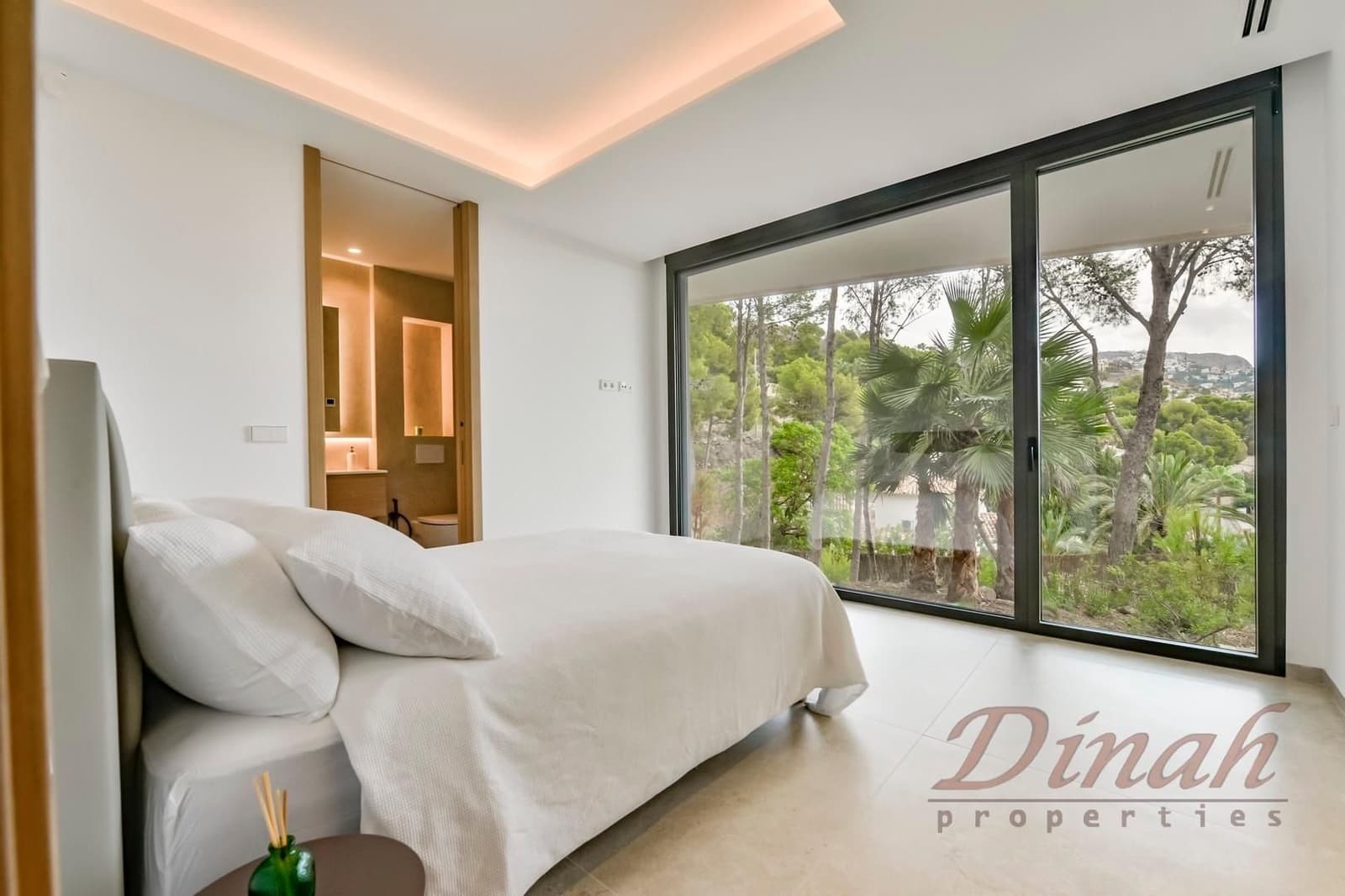 4 bedroom Villa for sale in Altea with pool garage - € 2,345,000 (Ref: 10160905)