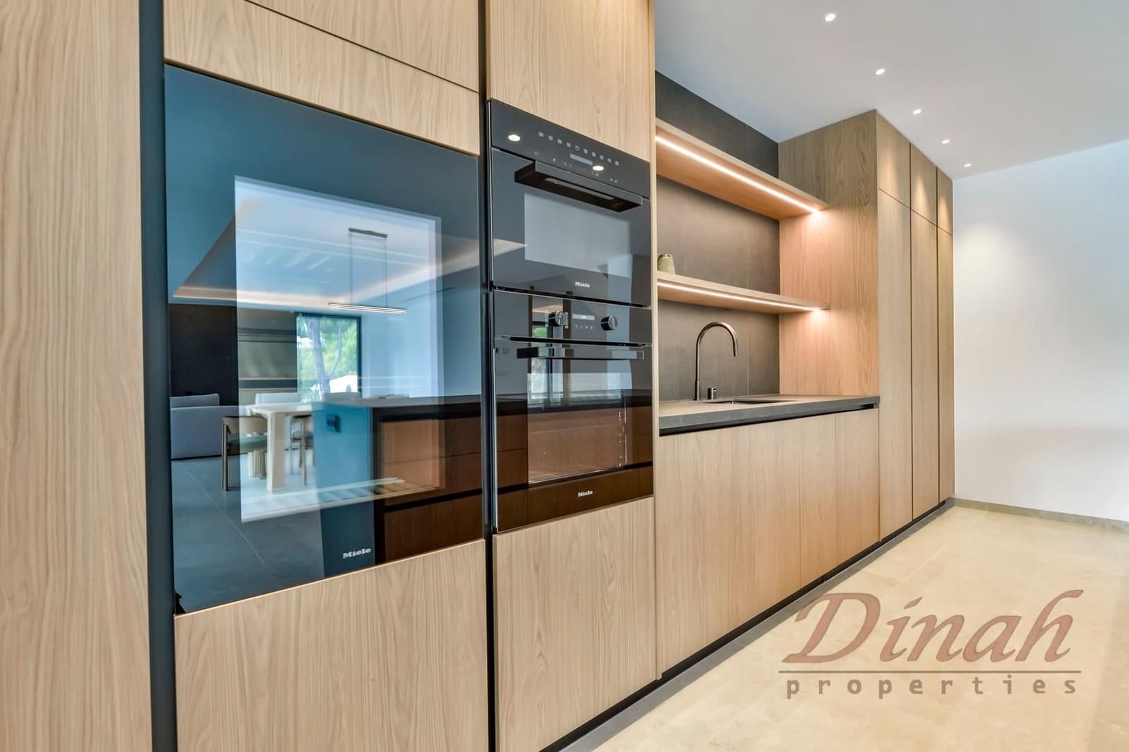 4 bedroom Villa for sale in Altea with pool garage - € 2,345,000 (Ref: 10160905)