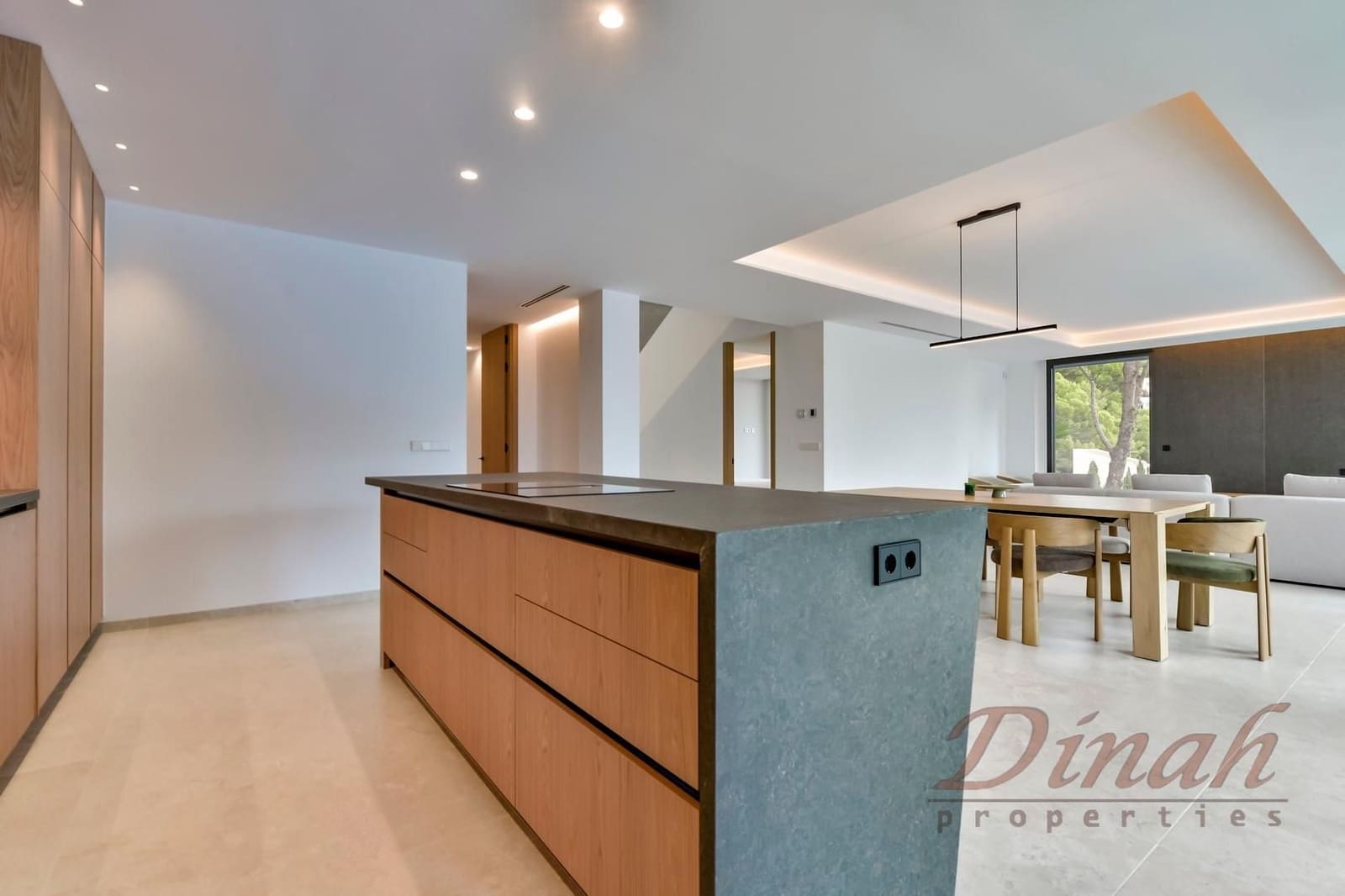 4 bedroom Villa for sale in Altea with pool garage - € 2,345,000 (Ref: 10160905)