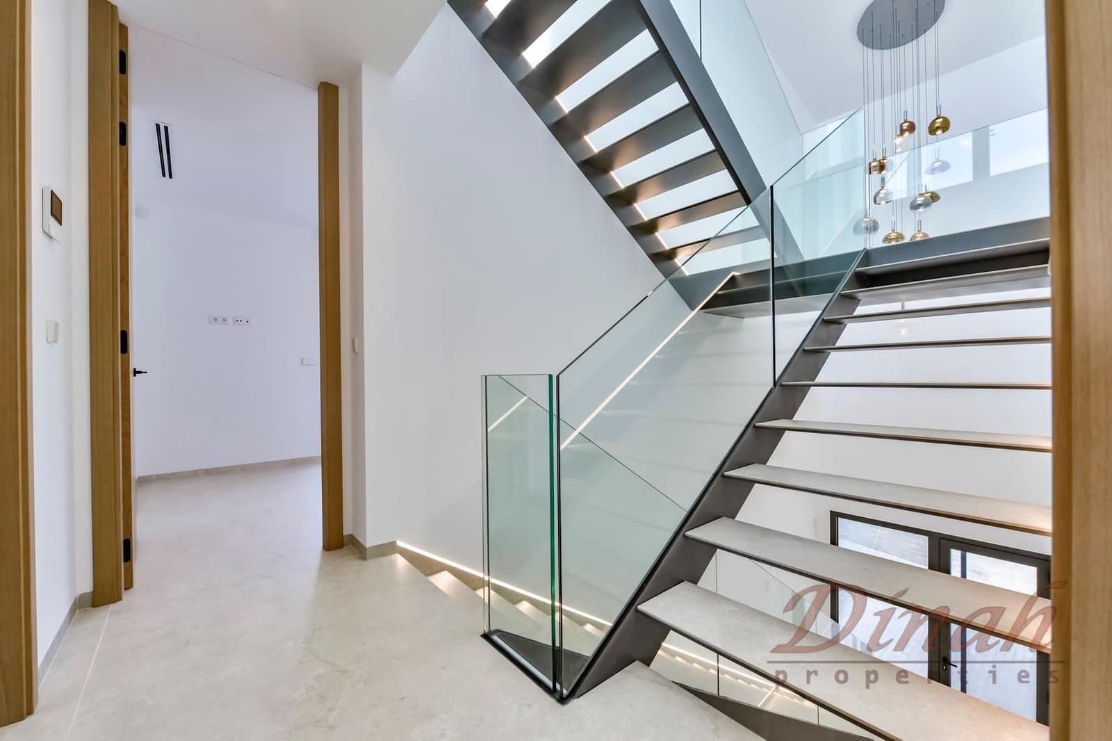 4 bedroom Villa for sale in Altea with pool garage - € 2,345,000 (Ref: 10160905)