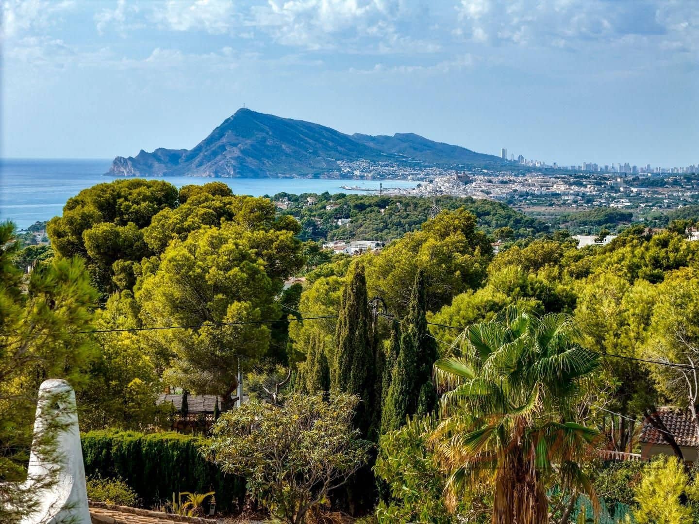 4 bedroom Villa for sale in Altea with pool garage - € 2,345,000 (Ref: 10160905)