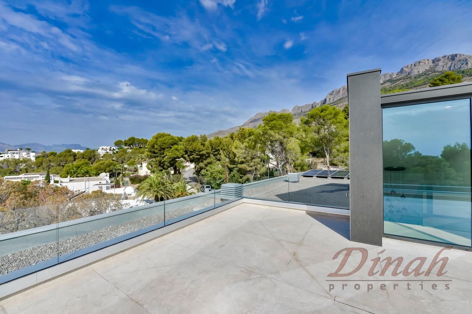 4 bedroom Villa for sale in Altea with pool garage - € 2,345,000 (Ref: 10160905)