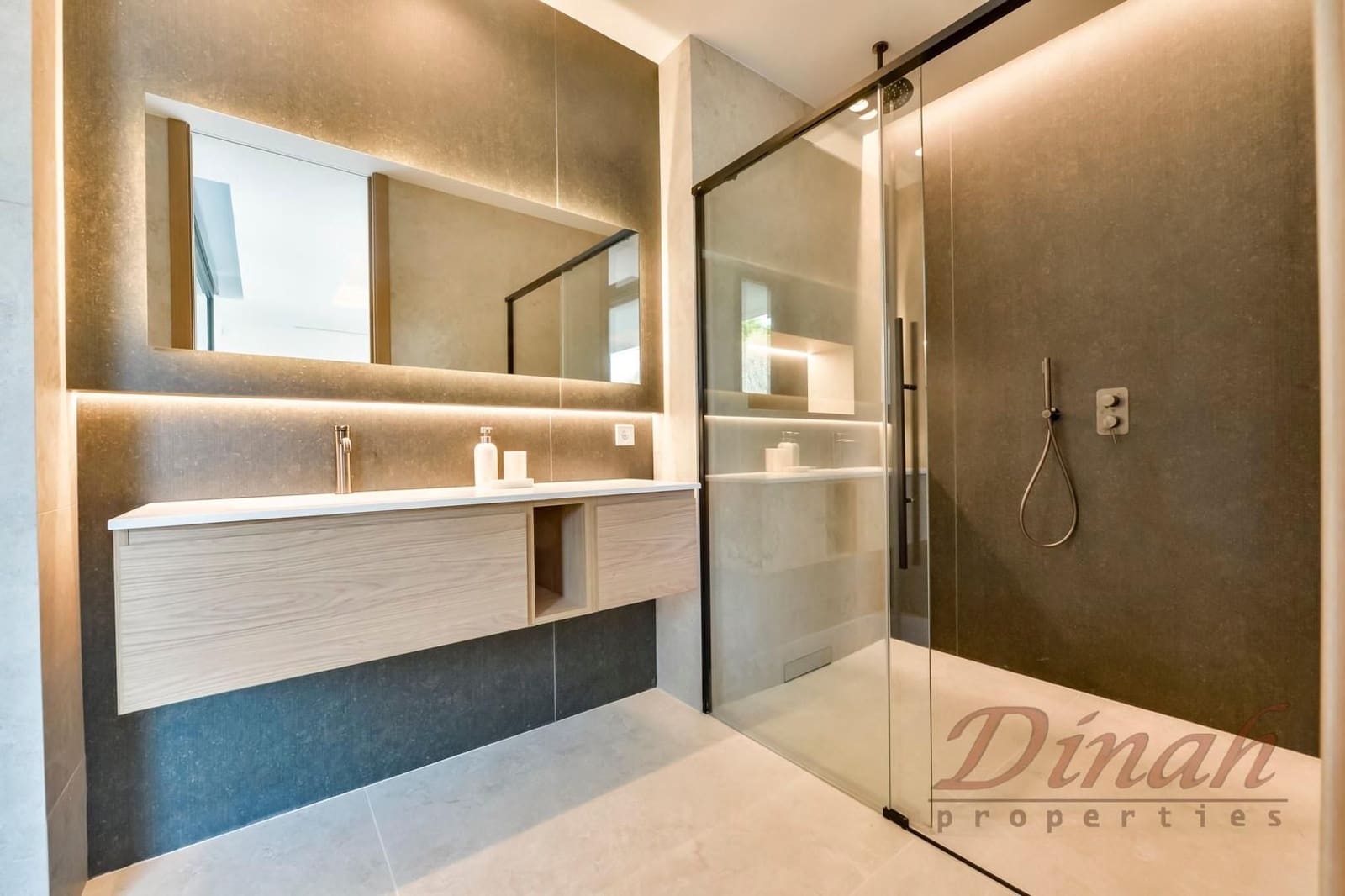 4 bedroom Villa for sale in Altea with pool garage - € 2,345,000 (Ref: 10160905)