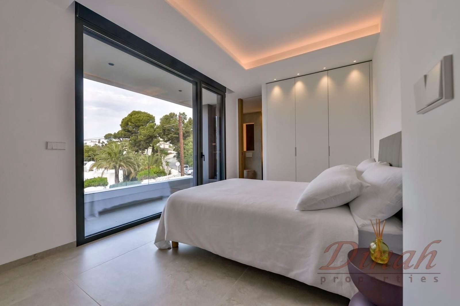 4 bedroom Villa for sale in Altea with pool garage - € 2,345,000 (Ref: 10160905)
