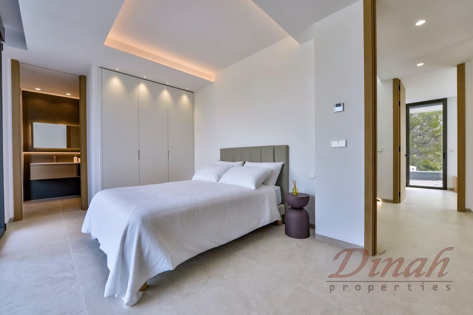 4 bedroom Villa for sale in Altea with pool garage - € 2,345,000 (Ref: 10160905)