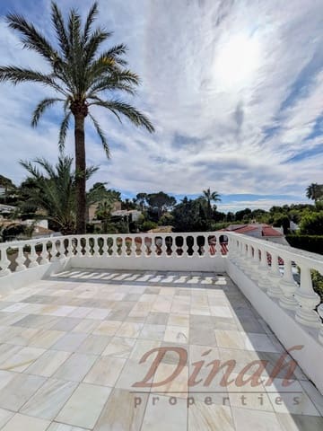 5 bedroom Villa for sale in Altea with pool garage - € 460,000 (Ref: 10179785)