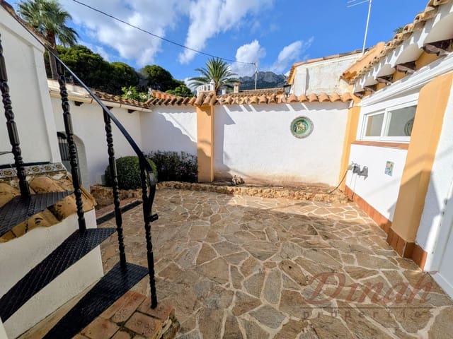 5 bedroom Villa for sale in Altea with pool garage - € 460,000 (Ref: 10179785)