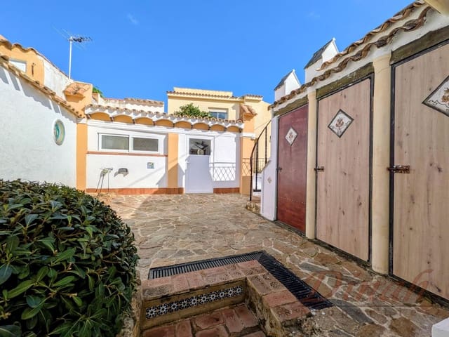5 bedroom Villa for sale in Altea with pool garage - € 460,000 (Ref: 10179785)