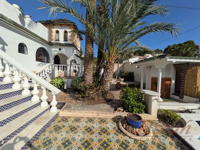 5 bedroom Villa for sale in Altea with pool garage - € 460,000 (Ref: 10179785)