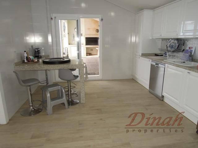 4 bedroom Penthouse for sale in Altea with pool garage - € 2,500,000 (Ref: 8756967)