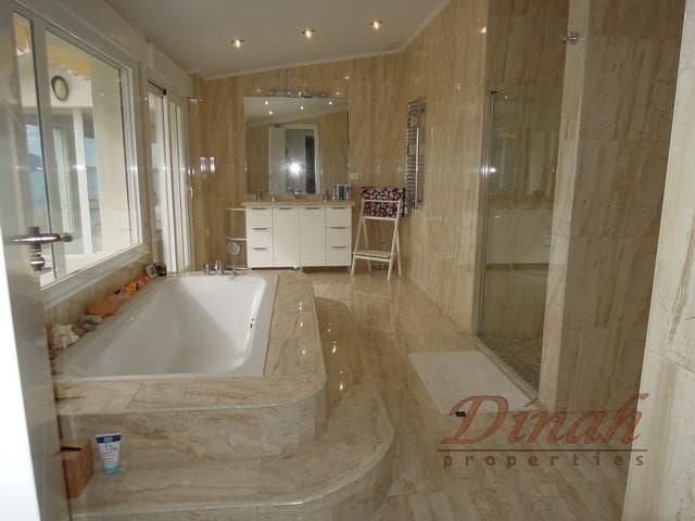 4 bedroom Penthouse for sale in Altea with pool garage - € 2,500,000 (Ref: 8756967)