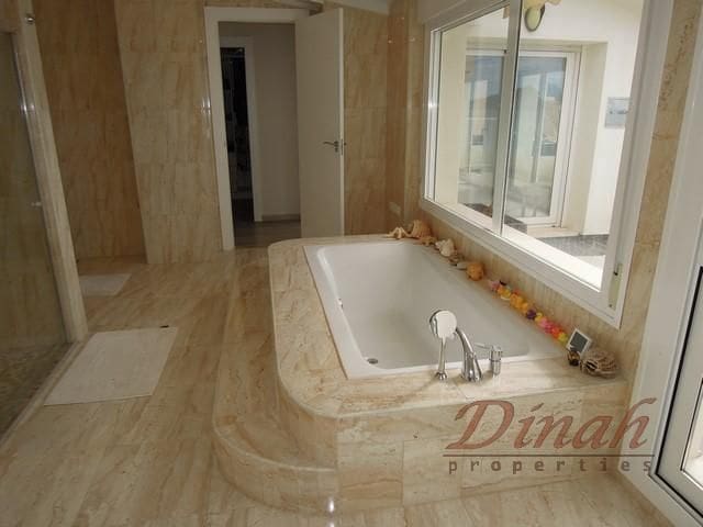 4 bedroom Penthouse for sale in Altea with pool garage - € 2,500,000 (Ref: 8756967)