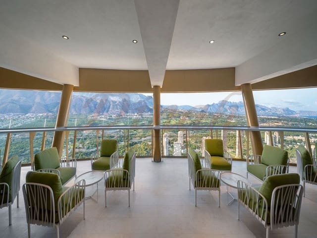 2 soverom Leilighet til salgs i Playa Poniente, Benidorm med svømmebasseng garasje - € 995 000 (Ref: 8756968)