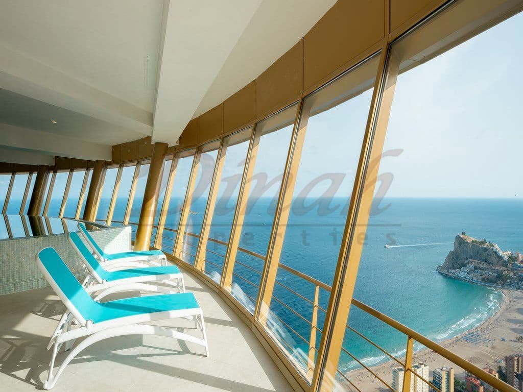 2 soverom Leilighet til salgs i Benidorm med svømmebasseng garasje - € 995 000 (Ref: 8756968)