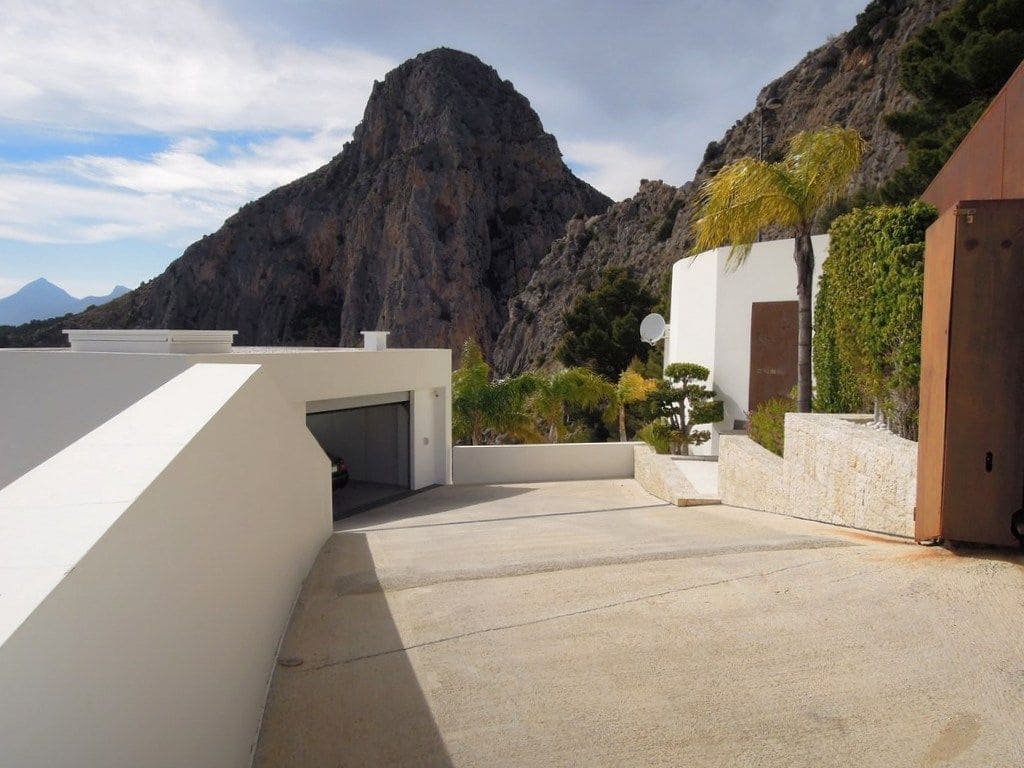 3 bedroom Villa for sale in Altea with garage - € 2,980,000 (Ref: 8810860)