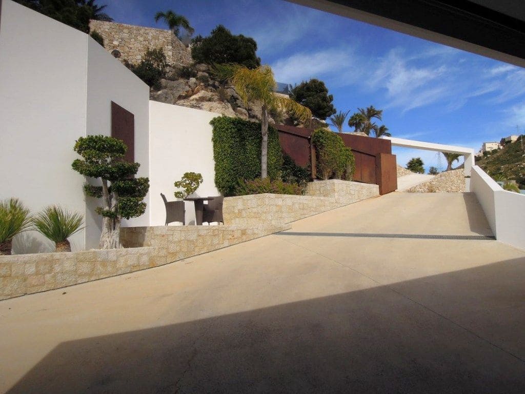 3 bedroom Villa for sale in Altea with garage - € 2,980,000 (Ref: 8810860)