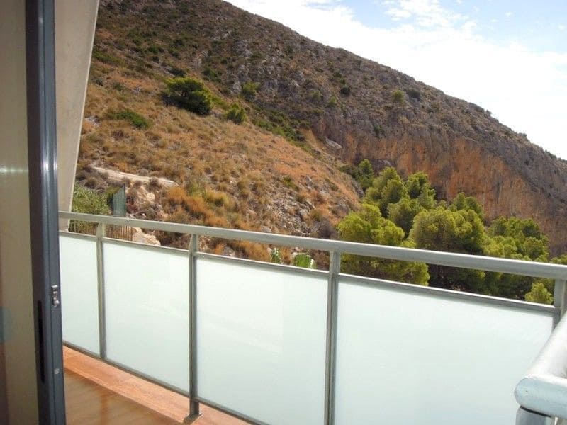 3 soveværelse Byhus til leje i Calpe / Calp med swimmingpool garage - € 1.500 (Ref: 8827207)