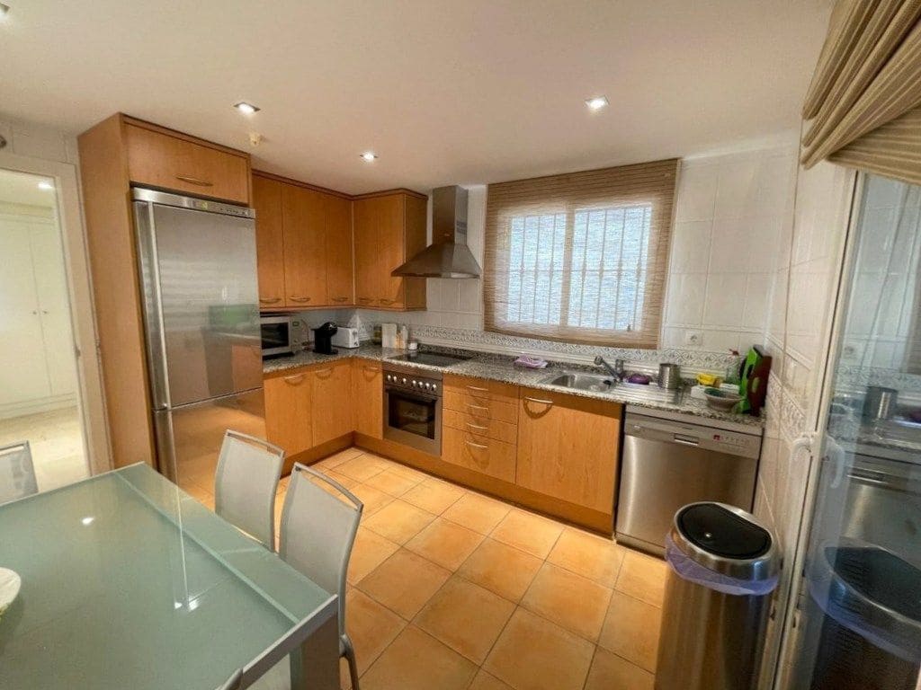 4 sovrum Lägenhet att hyra i Altea med pool garage - 1 375 € (Ref: 8859500)