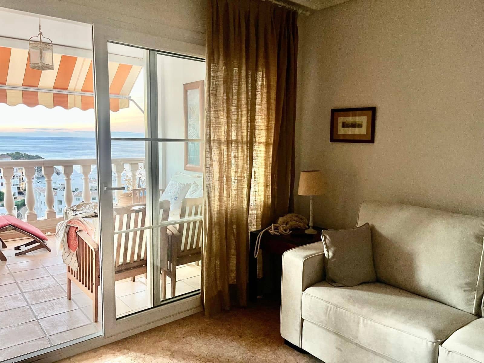 Apartamento de 2 habitaciones en Altea en alquiler con piscina garaje - 950 € (Ref: 8948545)