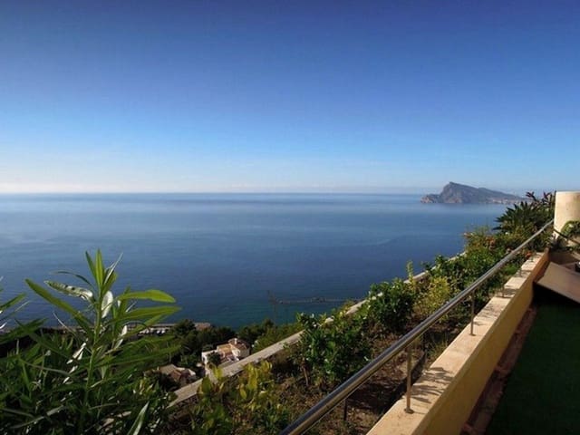 Ático de 4 habitaciones en Altea en venta con piscina garaje - 850.000 € (Ref: 9029240)