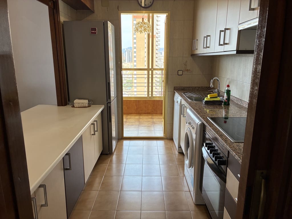 2 soveværelse Lejlighed til leje i Benidorm med swimmingpool garage - € 1.350 (Ref: 9038305)