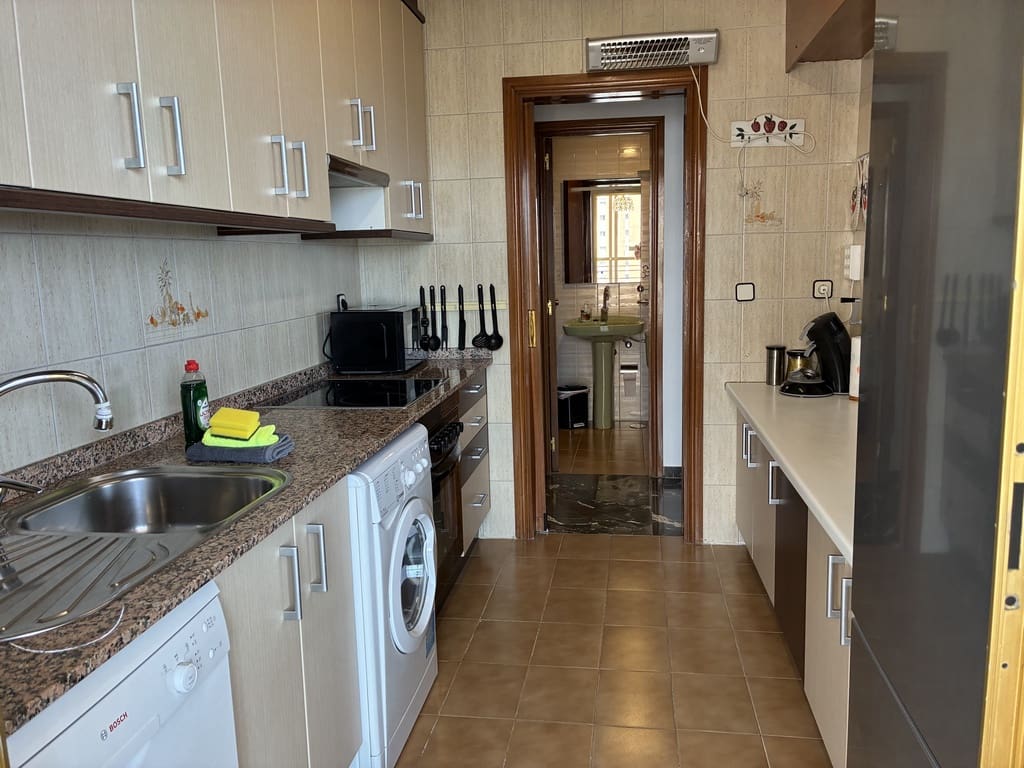 2 soveværelse Lejlighed til leje i Benidorm med swimmingpool garage - € 1.350 (Ref: 9038305)