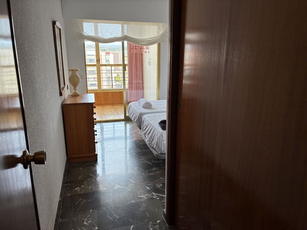 2 soveværelse Lejlighed til leje i Benidorm med swimmingpool garage - € 1.350 (Ref: 9038305)